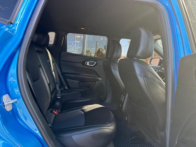 Jeep Compass Vehicle Full-screen Gallery Image 9