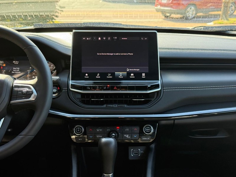 Jeep Compass Vehicle Full-screen Gallery Image 12