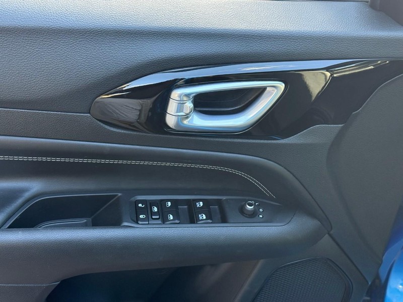 Jeep Compass Vehicle Full-screen Gallery Image 14