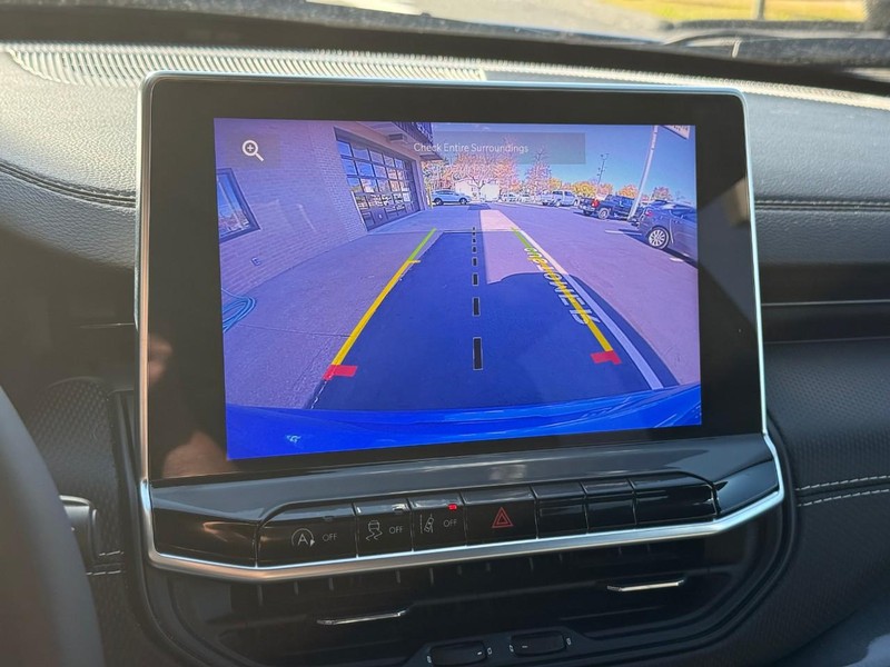 Jeep Compass Vehicle Full-screen Gallery Image 21