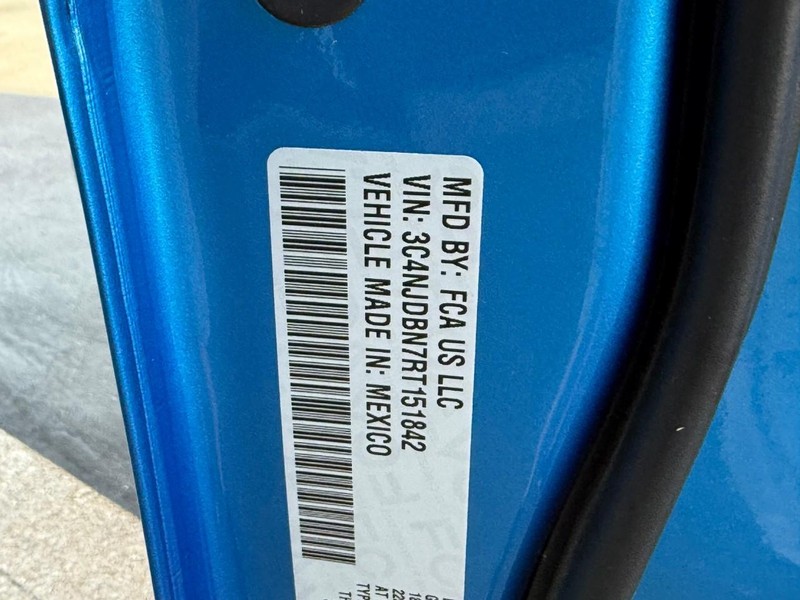 Jeep Compass Vehicle Full-screen Gallery Image 22