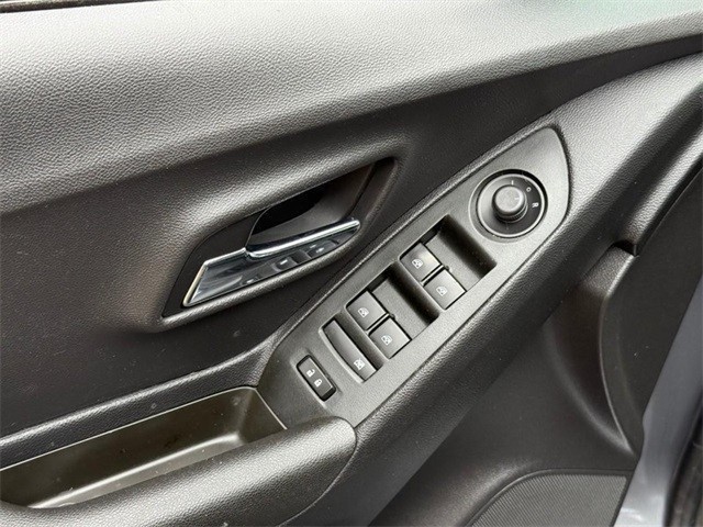 Chevrolet Trax Vehicle Full-screen Gallery Image 15