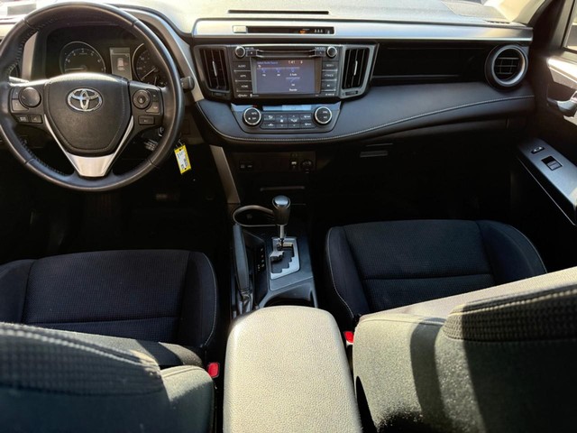Toyota RAV4 Vehicle Full-screen Gallery Image 12