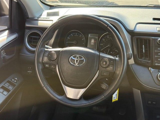 Toyota RAV4 Vehicle Full-screen Gallery Image 13
