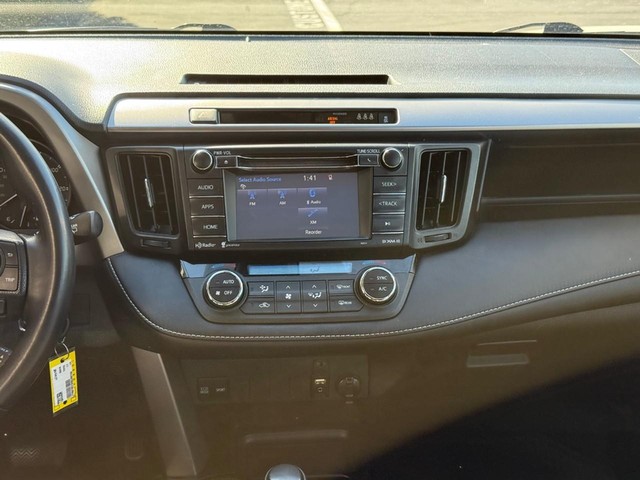 Toyota RAV4 Vehicle Full-screen Gallery Image 14