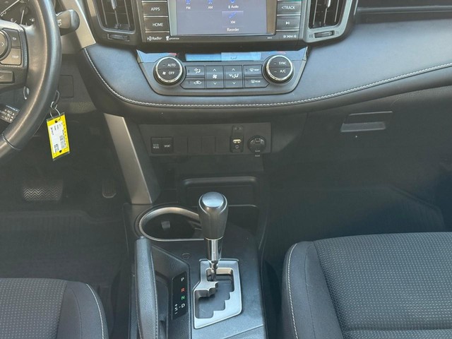 Toyota RAV4 Vehicle Full-screen Gallery Image 15