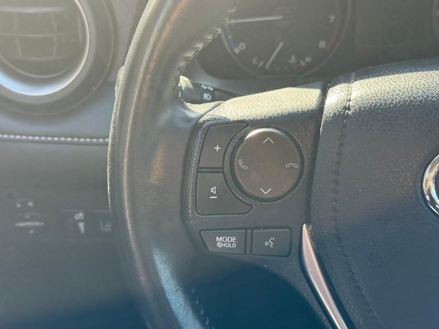 Toyota RAV4 Vehicle Full-screen Gallery Image 18