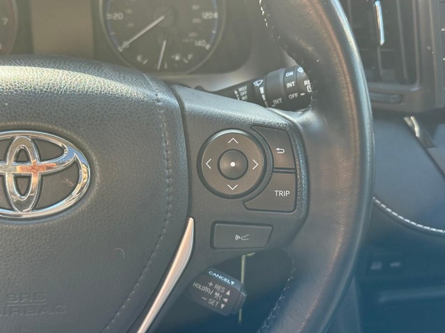 Toyota RAV4 Vehicle Full-screen Gallery Image 19