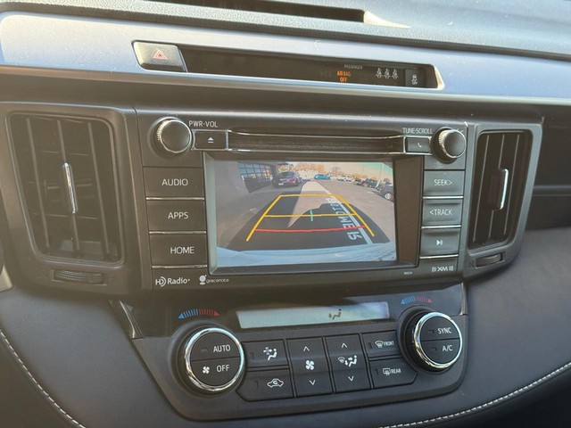 Toyota RAV4 Vehicle Full-screen Gallery Image 20