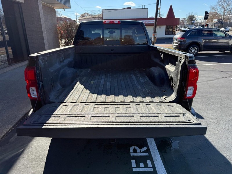 Chevrolet Silverado 1500 Vehicle Full-screen Gallery Image 06