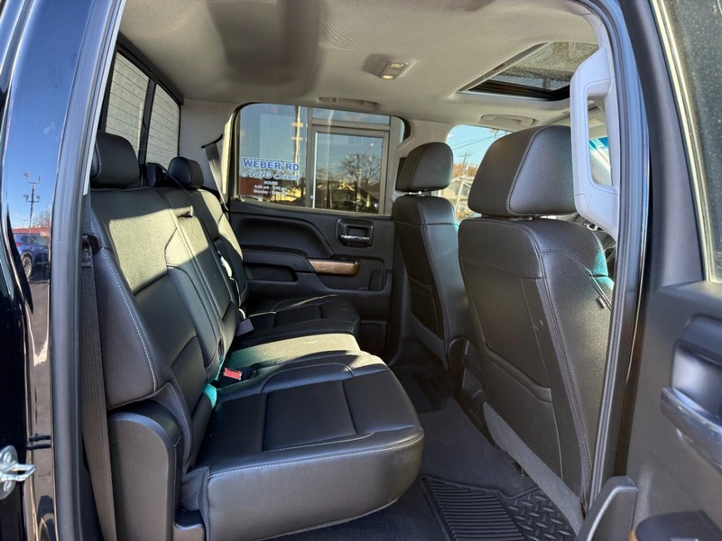 Chevrolet Silverado 1500 Vehicle Full-screen Gallery Image 10