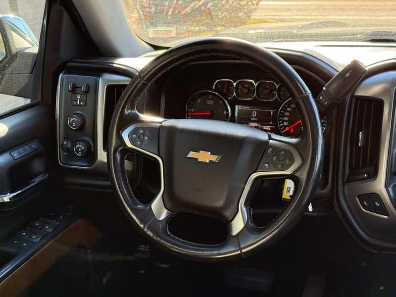Chevrolet Silverado 1500 Vehicle Full-screen Gallery Image 12