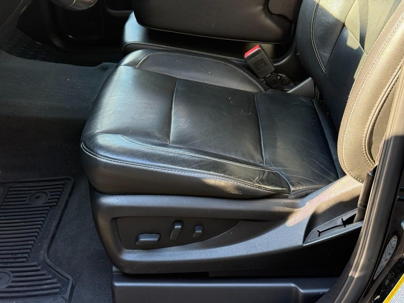 Chevrolet Silverado 1500 Vehicle Full-screen Gallery Image 17