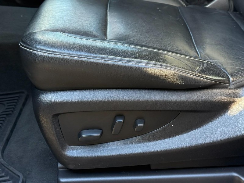 Chevrolet Silverado 1500 Vehicle Full-screen Gallery Image 18