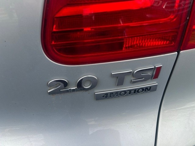 Volkswagen Tiguan Vehicle Full-screen Gallery Image 5