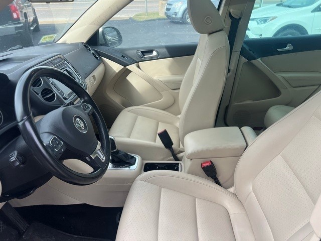 Volkswagen Tiguan Vehicle Full-screen Gallery Image 6