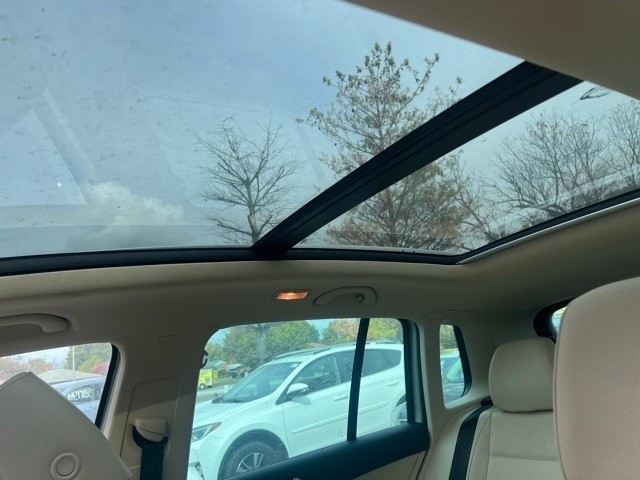 Volkswagen Tiguan Vehicle Full-screen Gallery Image 7