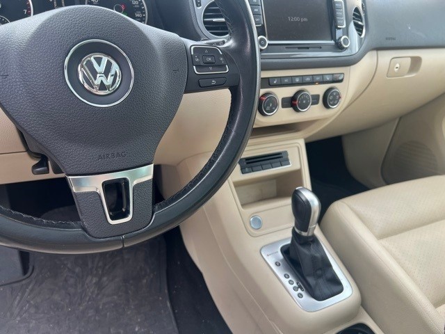 Volkswagen Tiguan Vehicle Full-screen Gallery Image 8
