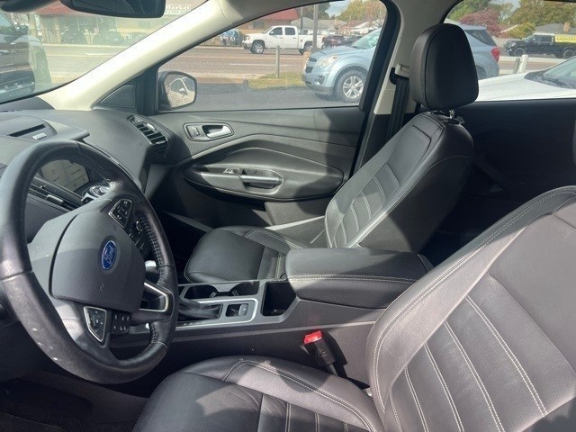 Ford Escape Vehicle Full-screen Gallery Image 5