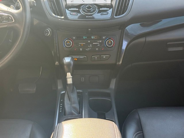 Ford Escape Vehicle Full-screen Gallery Image 15