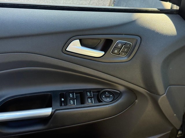 Ford Escape Vehicle Full-screen Gallery Image 16