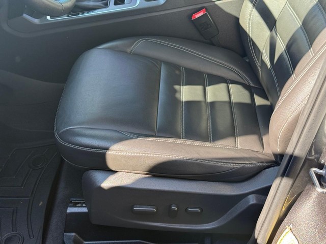 Ford Escape Vehicle Full-screen Gallery Image 18