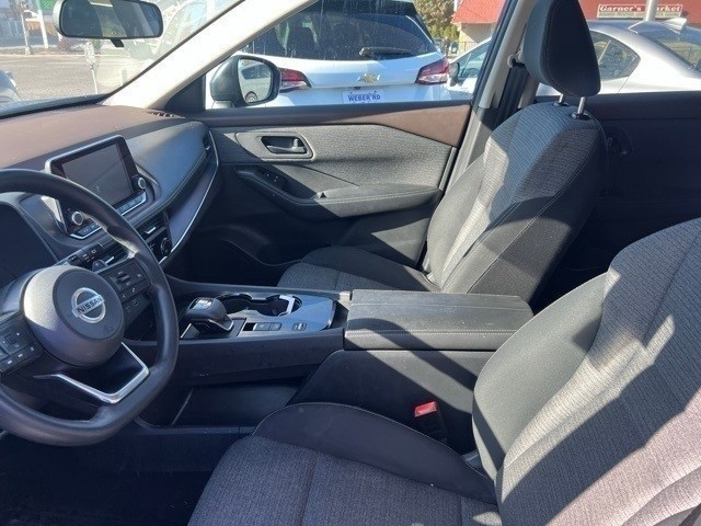 Nissan Rogue Vehicle Full-screen Gallery Image 07