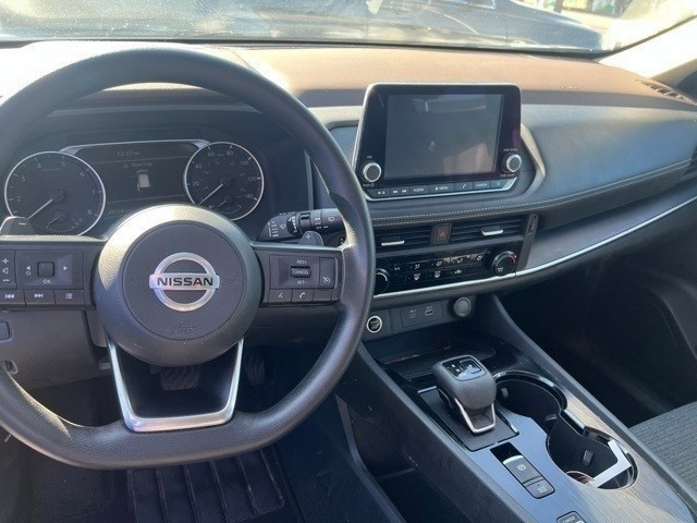 Nissan Rogue Vehicle Full-screen Gallery Image 08