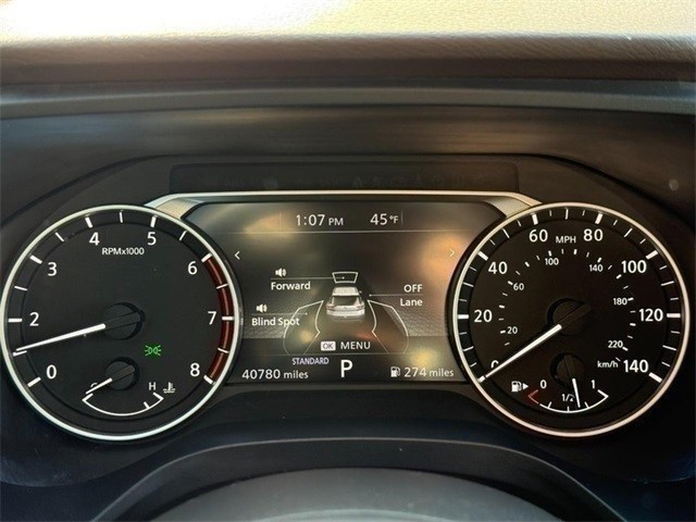 Nissan Rogue Vehicle Full-screen Gallery Image 18