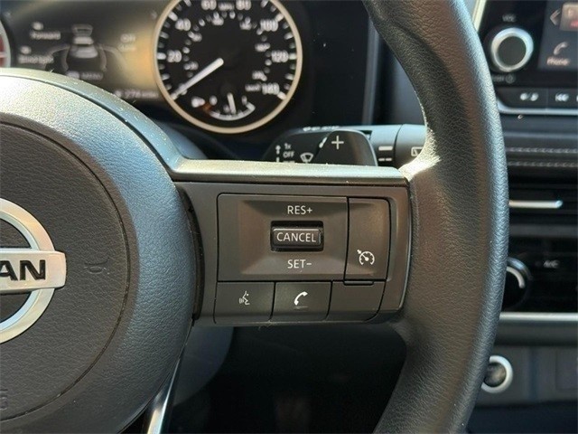 Nissan Rogue Vehicle Full-screen Gallery Image 20