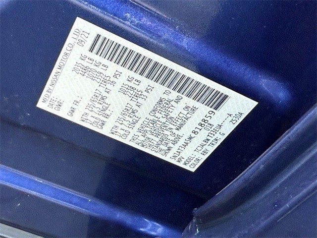 Nissan Rogue Vehicle Full-screen Gallery Image 23