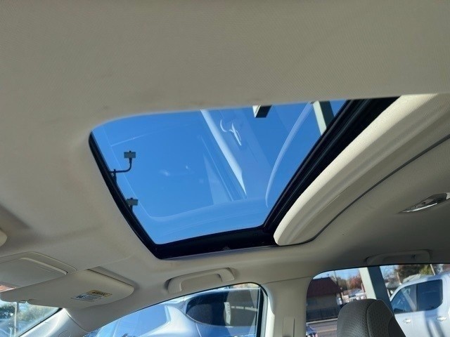 Honda CR-V Vehicle Full-screen Gallery Image 06