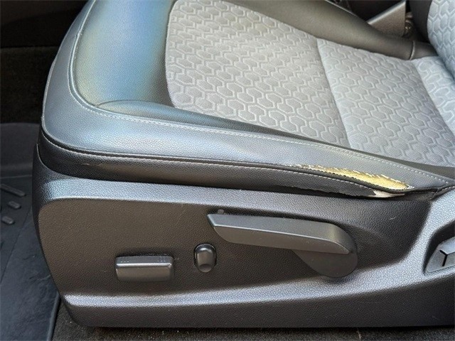 Chevrolet Colorado Vehicle Full-screen Gallery Image 19