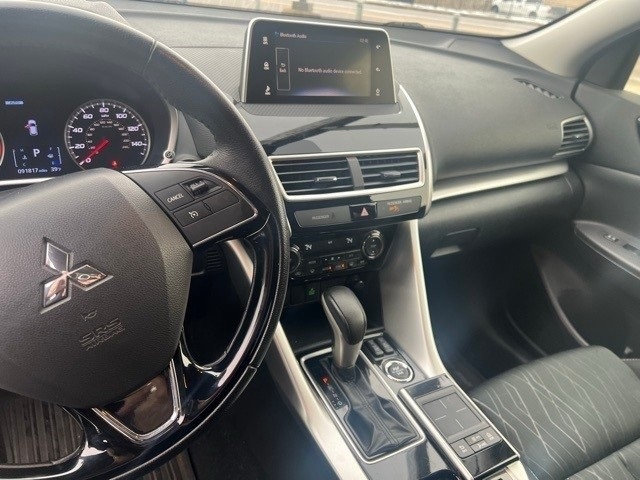 Mitsubishi Eclipse Cross Vehicle Full-screen Gallery Image 6