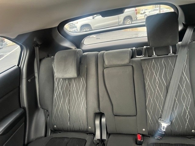 Mitsubishi Eclipse Cross Vehicle Full-screen Gallery Image 7