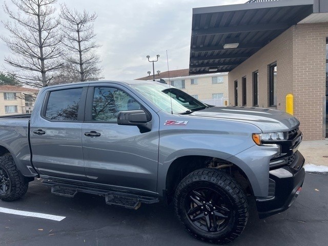 Chevrolet Silverado 1500 Vehicle Full-screen Gallery Image 3
