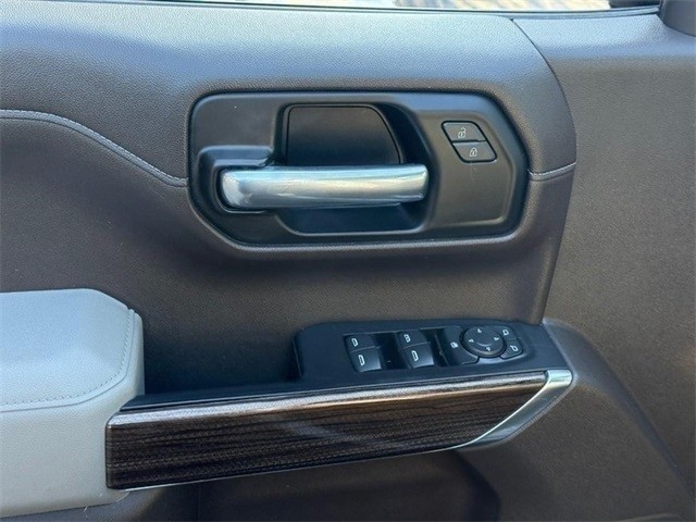 Chevrolet Silverado 1500 Vehicle Full-screen Gallery Image 14