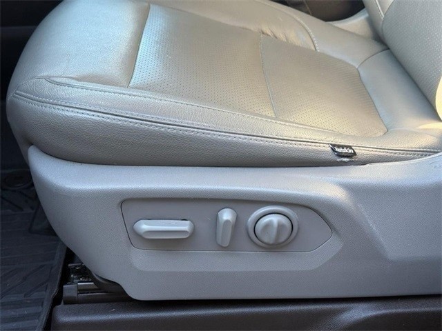 Chevrolet Silverado 1500 Vehicle Full-screen Gallery Image 16