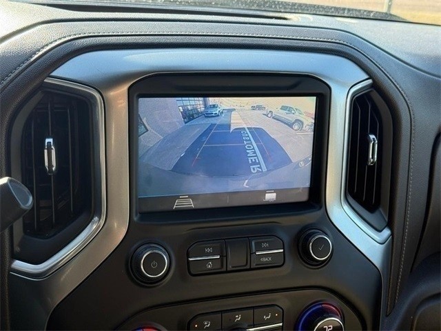 Chevrolet Silverado 1500 Vehicle Full-screen Gallery Image 21