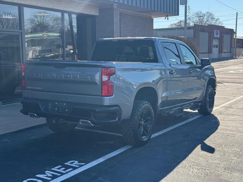Chevrolet Silverado 1500 Vehicle Full-screen Gallery Image 3