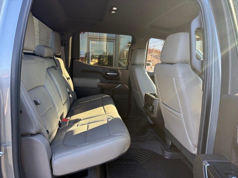 Chevrolet Silverado 1500 Vehicle Full-screen Gallery Image 9