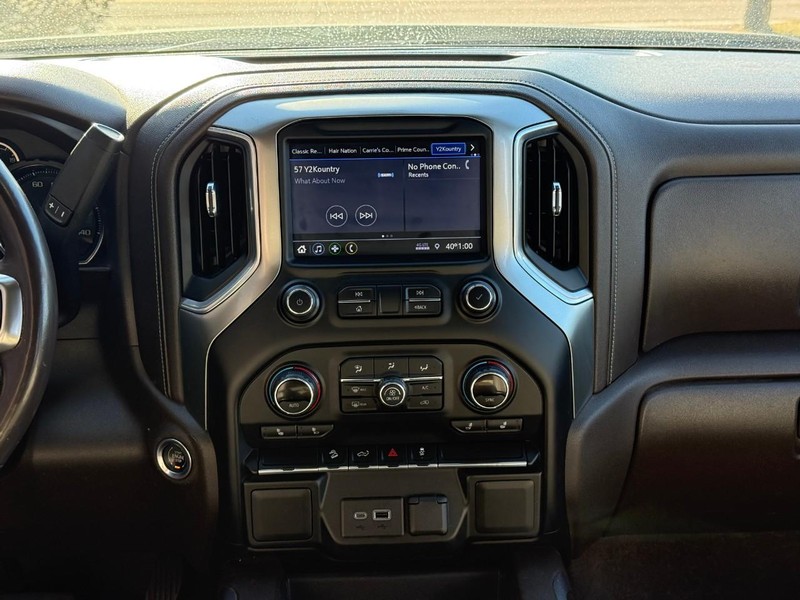 Chevrolet Silverado 1500 Vehicle Full-screen Gallery Image 12
