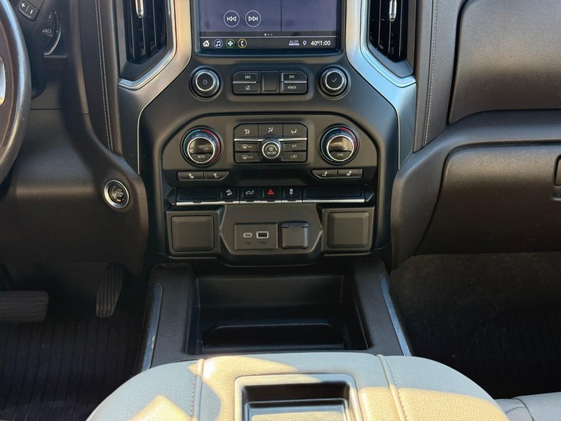 Chevrolet Silverado 1500 Vehicle Full-screen Gallery Image 13