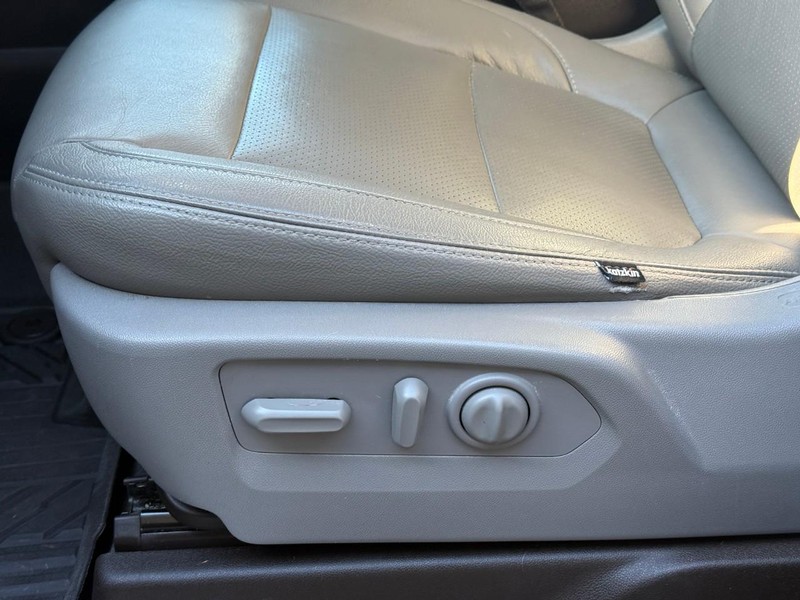 Chevrolet Silverado 1500 Vehicle Full-screen Gallery Image 16