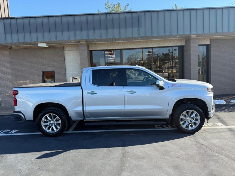 Chevrolet Silverado 1500 Vehicle Full-screen Gallery Image 2
