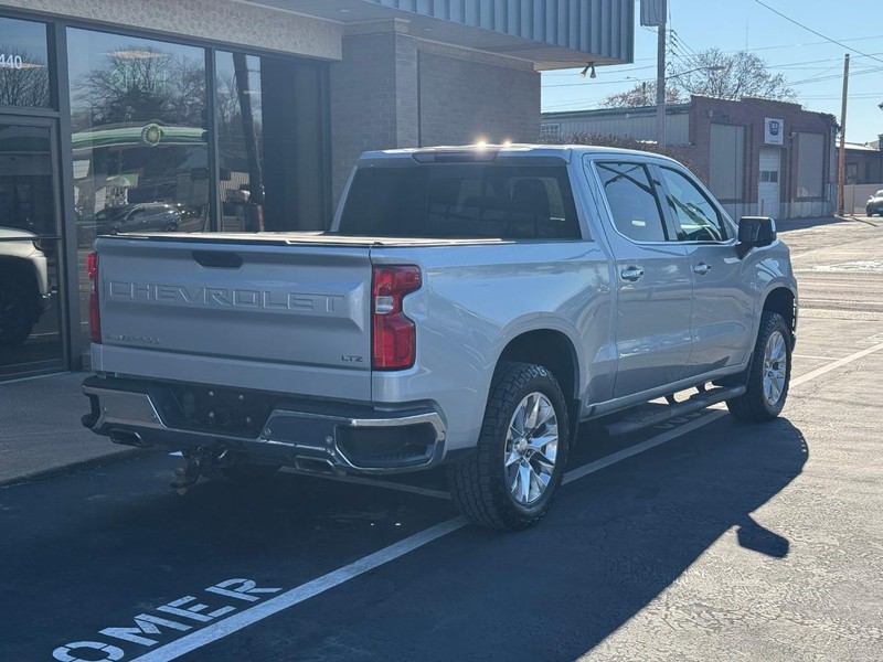 Chevrolet Silverado 1500 Vehicle Full-screen Gallery Image 3