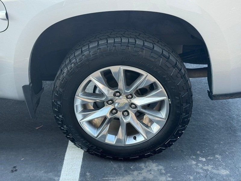 Chevrolet Silverado 1500 Vehicle Full-screen Gallery Image 5