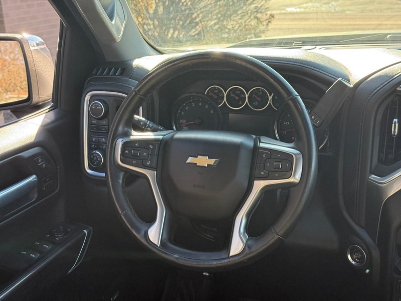 Chevrolet Silverado 1500 Vehicle Full-screen Gallery Image 11