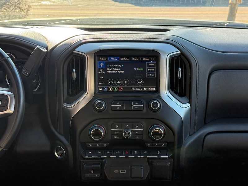 Chevrolet Silverado 1500 Vehicle Full-screen Gallery Image 12