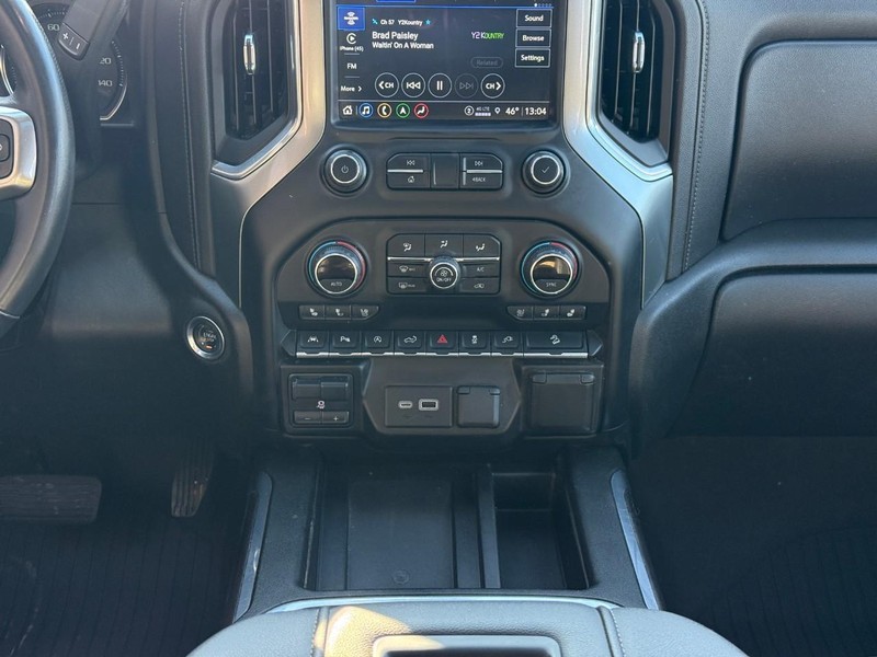 Chevrolet Silverado 1500 Vehicle Full-screen Gallery Image 13